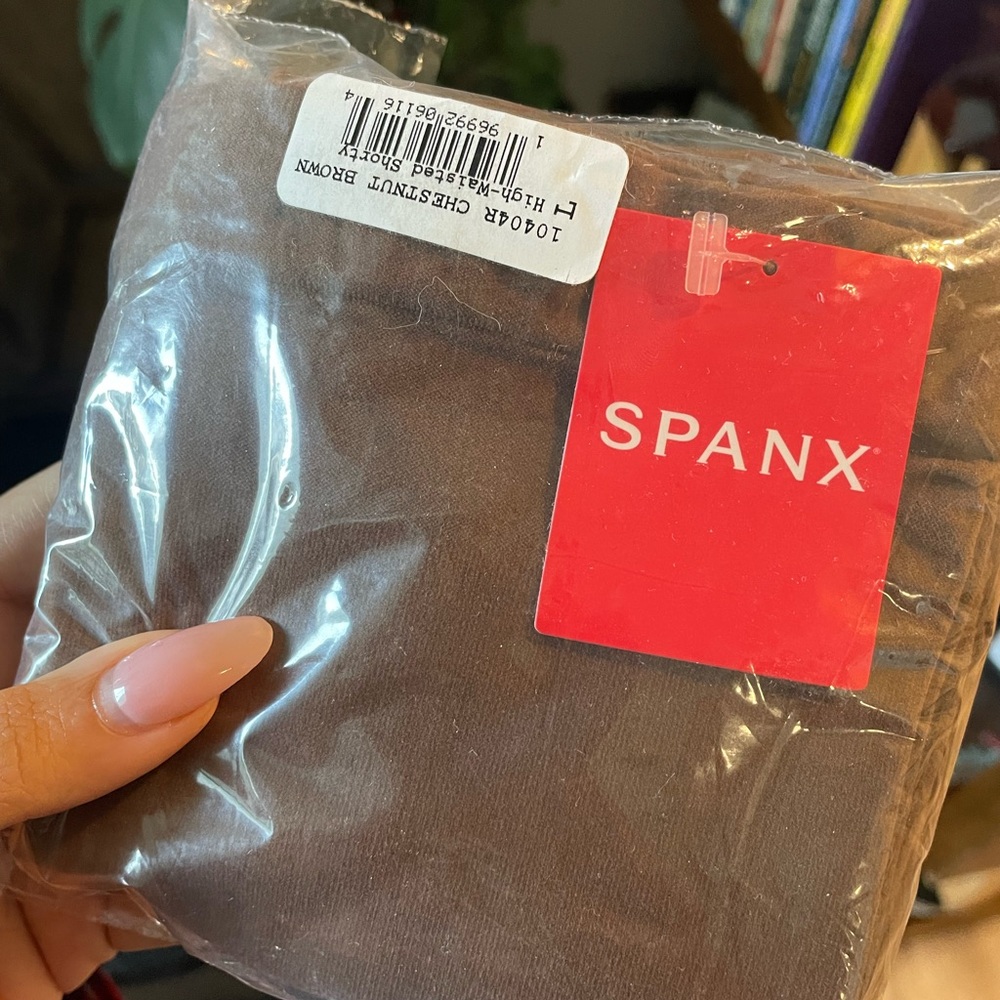 SPANX SPANXsculpt Seamless Power Short - Picture 4 of 4